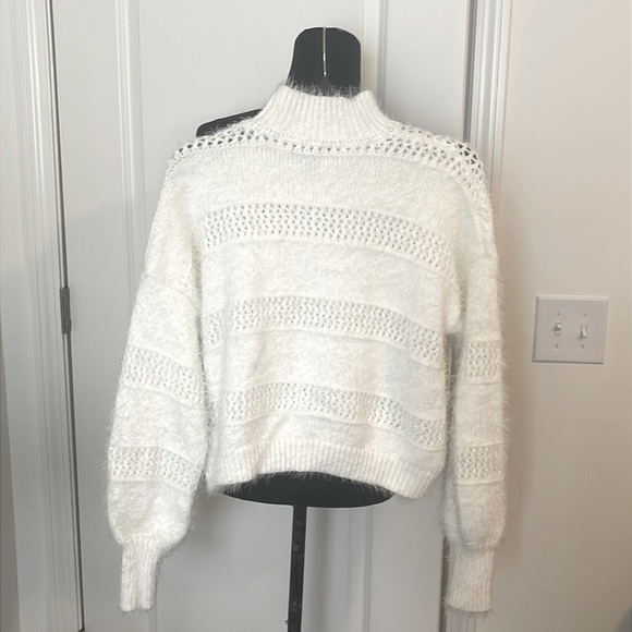 Forever 21 Fluffy White Sweater Oversized Size Small - Picture 2 of 5